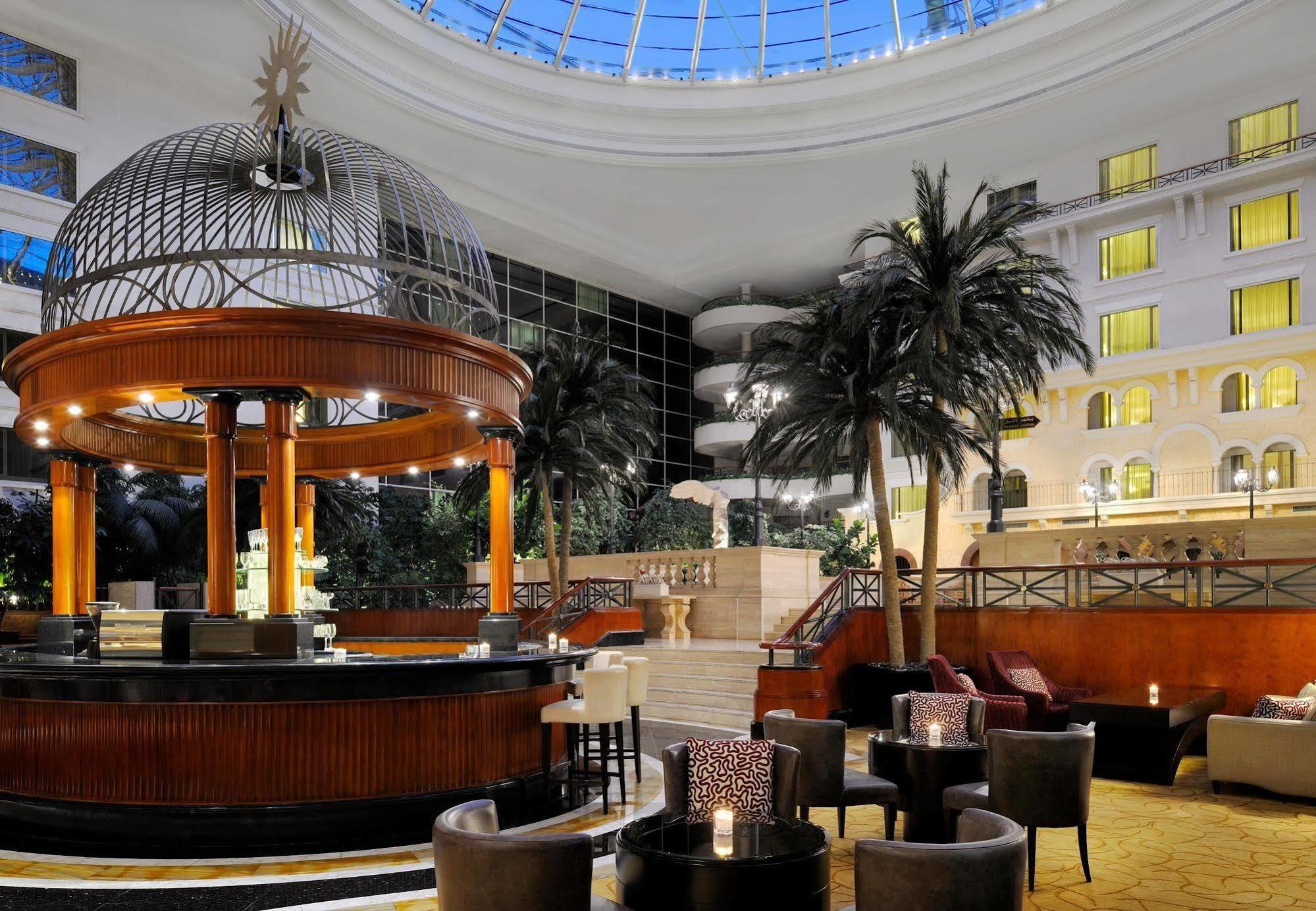 The Bristol Hotel Dubai Interior foto